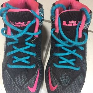 Kids lebrons size 11c